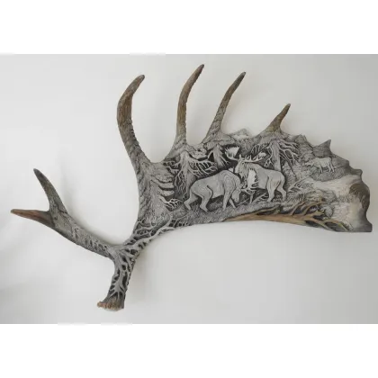Zdjęcie Stylowa dekoracja do pomieszczeń myśliwskich - zdobiona łopata łosia