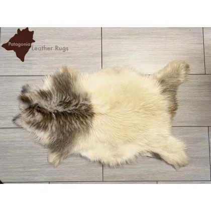 Zdjęcie Efektowny skórzany dywan w naturalnym kolorze 100x63 cm