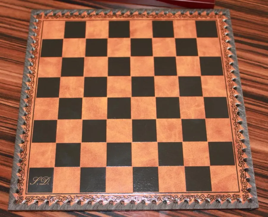 picture 6 Ornamental chess set – board covered with eco leather 70M+209L
