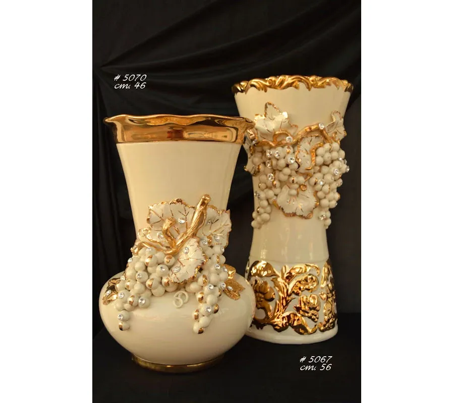 picture 1 Elegant vases made of ceramic