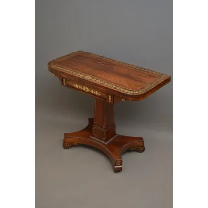 Zdjęcie Wyjątkowa Regencja, mosiężny stolik z do kart / stół do gry z palisandru z oszałamiającym mosiężnym inkrustowanym zagięciem