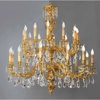Zdjęcie Luksusowy żyrandol zdobiony złotem i kryształami