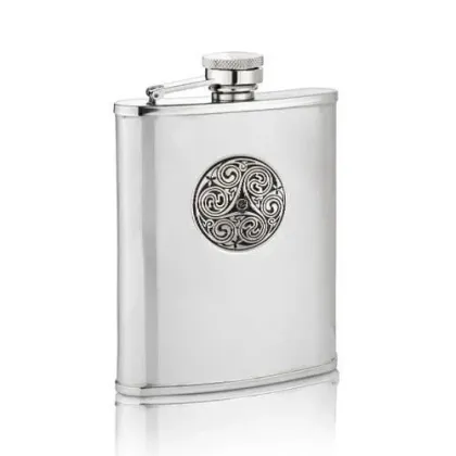 Zdjęcie Piersiówka zdobiona oryginalnym wzorem – prezent dla mężczyzny