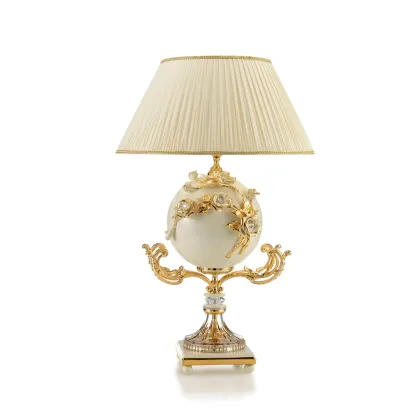 Zdjęcie Biała przepiękna ceramiczna lampa