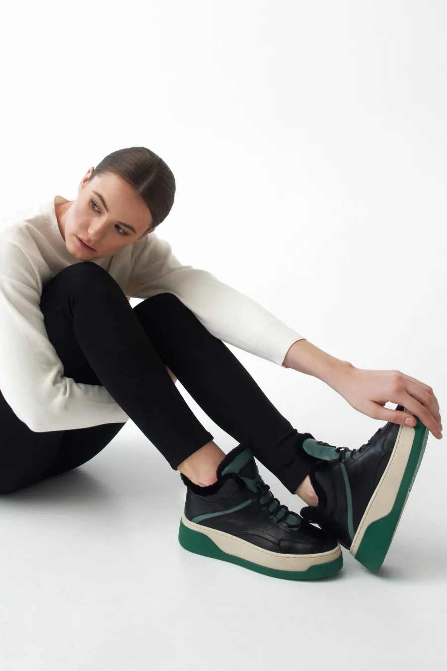 obrazek 1 Estro: Zielone zimowe sneakersy damskie z futerkiem