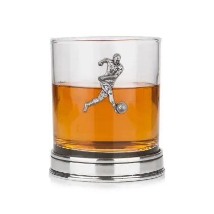 Zdjęcie Wyjątkowa szklanka do whisky z piłkarzem w kolorze miedzi – stylowy prezent dla fana piłki nożnej