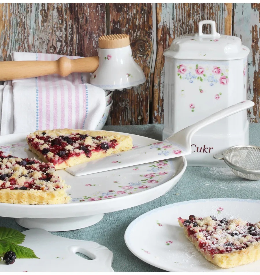 obrazek 3 Stylowa porcelanowa patera na ciasto na nóżce z kolekcji RoseLine - Leander