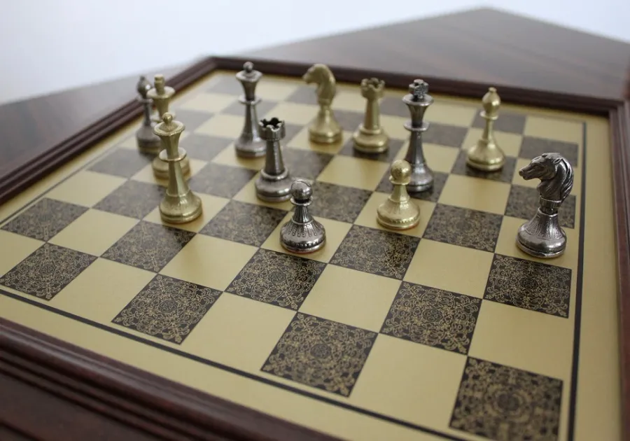 picture 4 Luxurious classic chess set with pieces included 65M+230BW