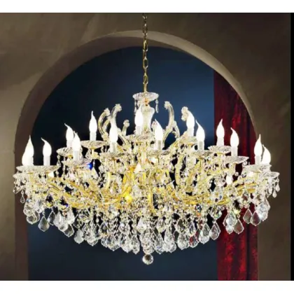 Zdjęcie Ekskluzywny żyrandol Mariateresa z metalową ramą pokrytą przezroczystymi kryształowymi zawieszkami - Il Paralume Marina