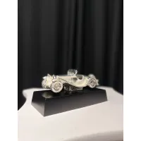 Zdjęcie Ekskluzywna figurka z samochodem