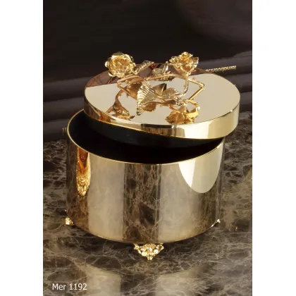 Zdjęcie Pudełko z pozłacanego brązu z obrotową nasadką