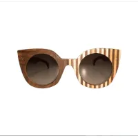 Picture Extravagant wooden glasses for brave women - Legno Light