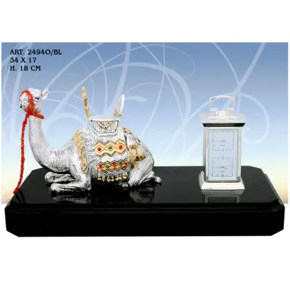 Zdjęcie Praktyczna figura wielbłąda wraz z zegarem