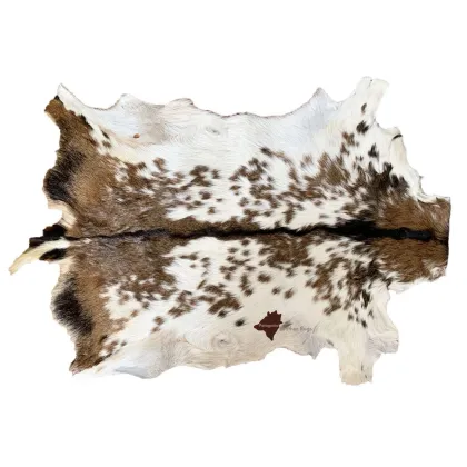 Zdjęcie Oryginalny dywan z naturalnej skóry koziej do stylowych wnętrz