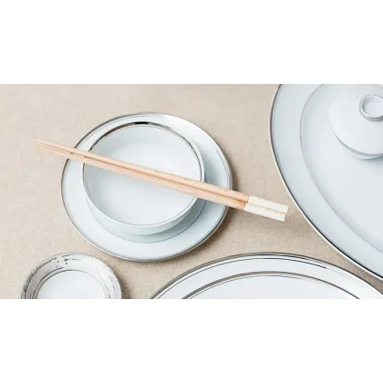 Zdjęcie Elegancka zastawa stołowa z portugalskiej porcelany dla 12 osób - Porcel