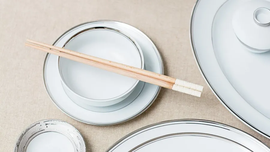 obrazek 1 Elegancka zastawa stołowa z portugalskiej porcelany dla 12 osób - Porcel