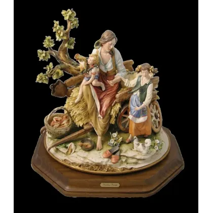 Zdjęcie Matka z dziećmi na farmie - porcelana prosto z Włoch