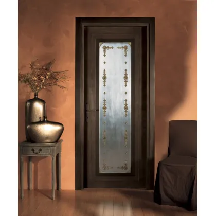 Zdjęcie Piękne włoskie drzwi pokryte płatkami srebra