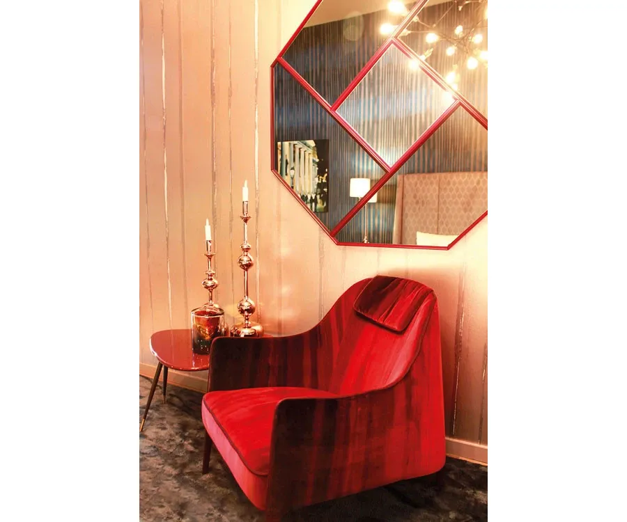 obrazek 2 Eleganckie lustro z profilami z lakierowanego drewna - Ana Roque