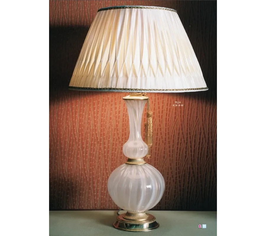 obrazek 1 Lampa ze szkła Murano w kolorze jedwabiu i złota z kloszem - Il Paralume Marina