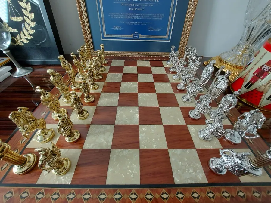 obrazek 1 Cudowny zestaw szachowy na upominek - Helena Woodart