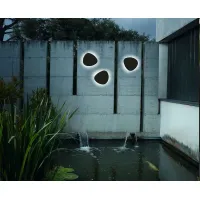 Zdjęcie Piękne oświetlenie zewnętrzne - grafitowo-brązowy metalowy front