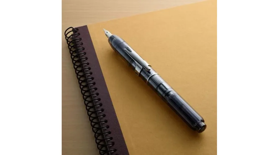 obrazek 2 Osobliwe pióro wieczne Platinum CURIDAS Graphite Smoke