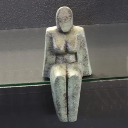 Zdjęcie Gustowna figurka z brązu