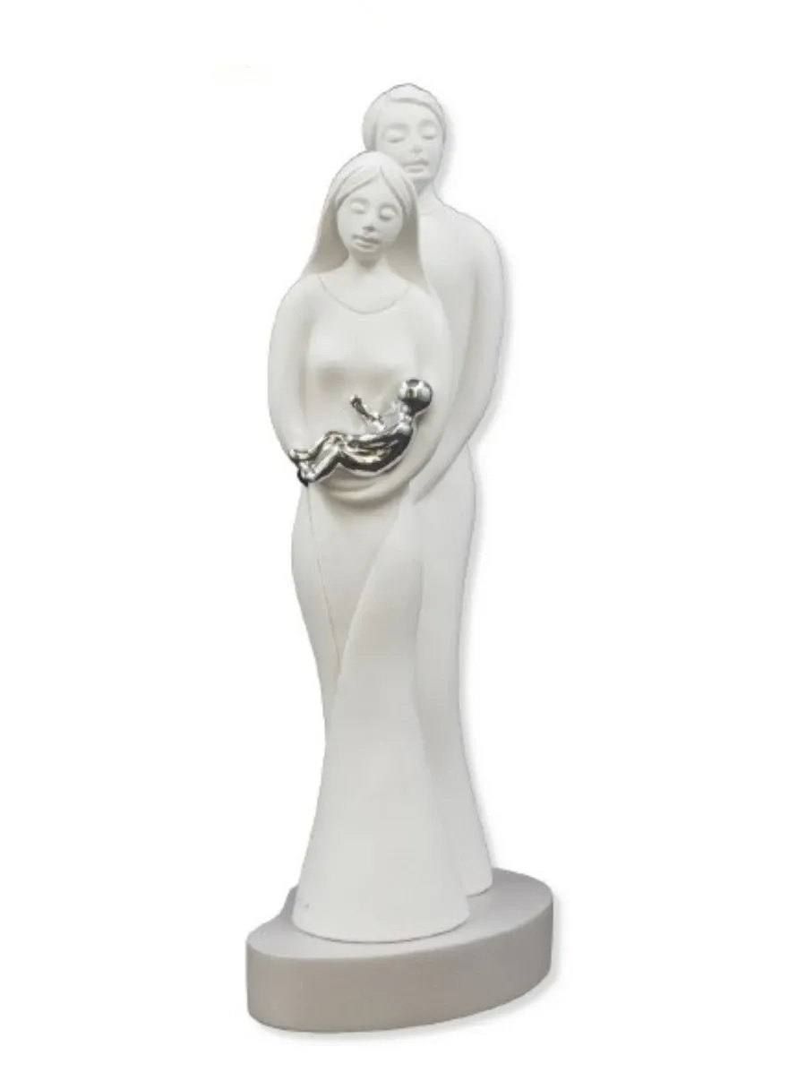 picture 1 A beautiful sculpture depicting a family