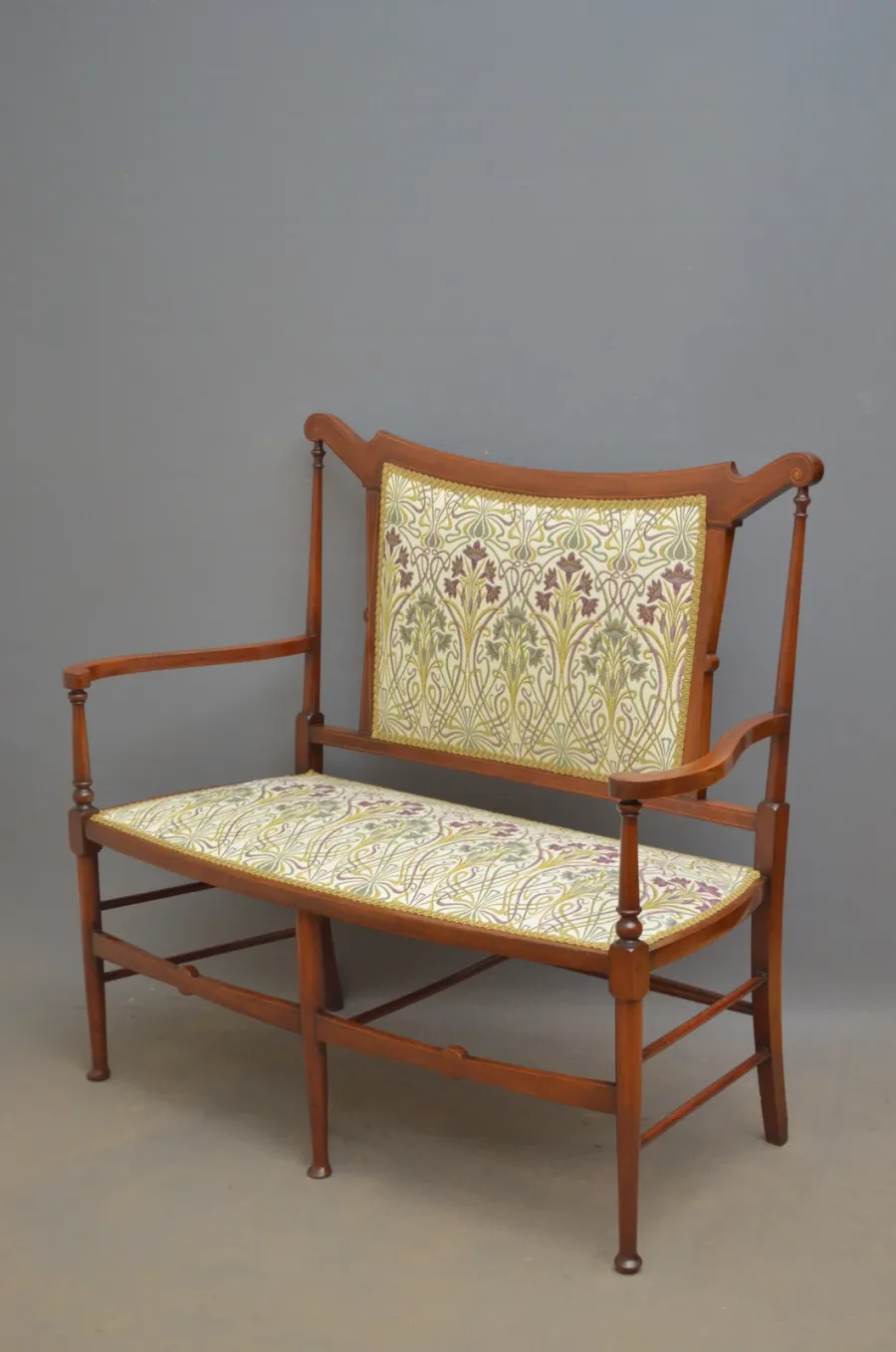 obrazek 1 Stylowa sofa w stylu secesyjnym, o profilowanej i inkrustowanej górnej poręczy,