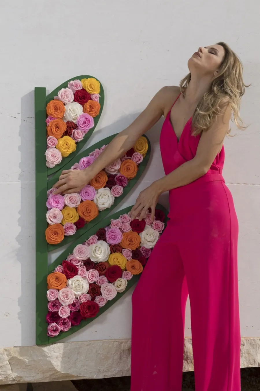 obrazek 3 Dekoracyjny panel z konserwowanych róż – model Petal