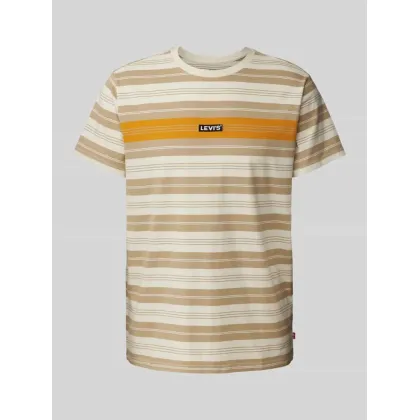 Zdjęcie T-shirt z naszywką z logo