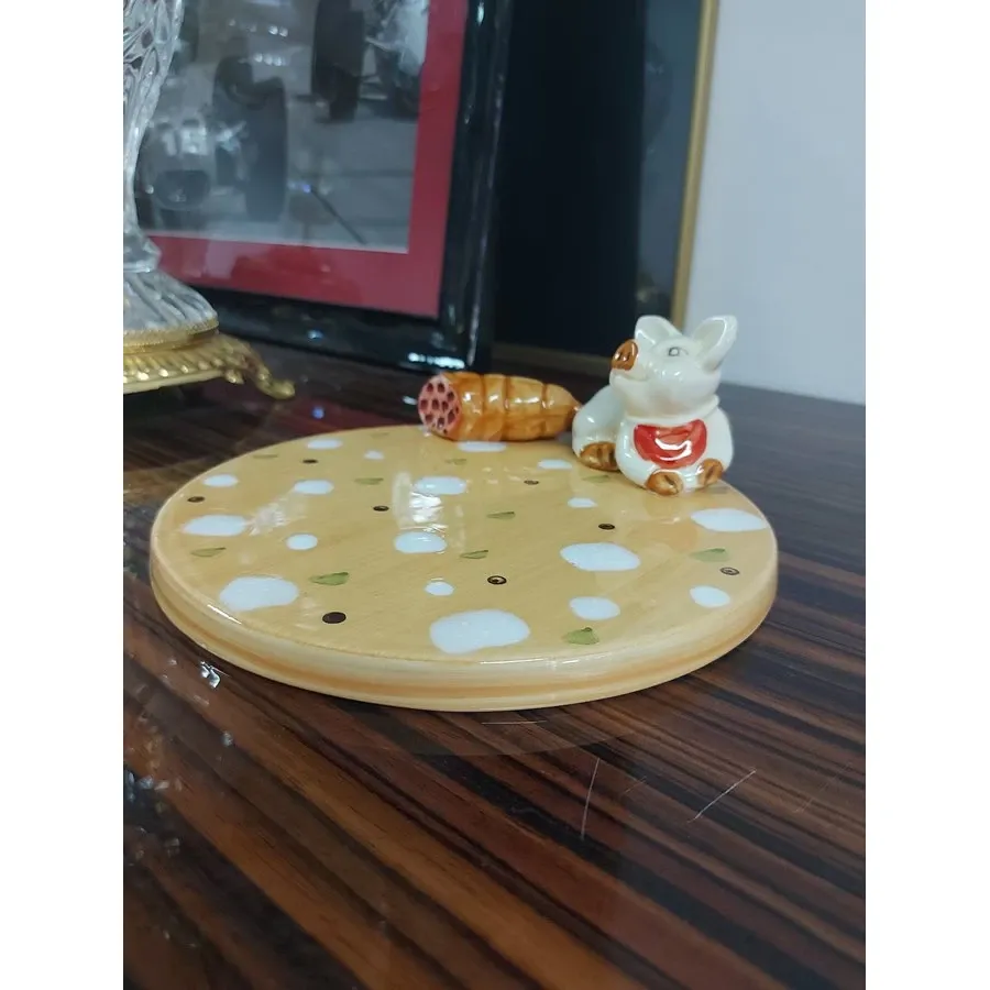 obrazek 7 Mały okrągły talerz zdobiony małym prosiątkiem - Le Ceramiche