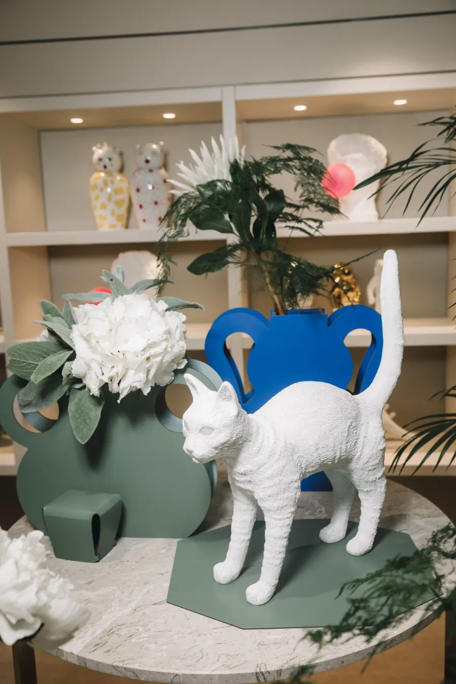 obrazek 5 Niepowtarzalny wazon Otto 9x42xH38 cm ze skóry w kolorze liści eukaliptusa