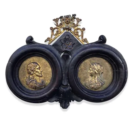 Zdjęcie Para medalionów z pozłacanego brązu. Wizerunki profilowe przedstawiają Jezusa Chrystusa i Marię Magdalenę