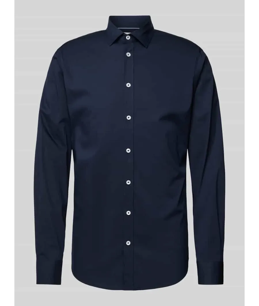 obrazek 1 Koszula biznesowa o kroju tailored fit z kołnierzykiem typu kent