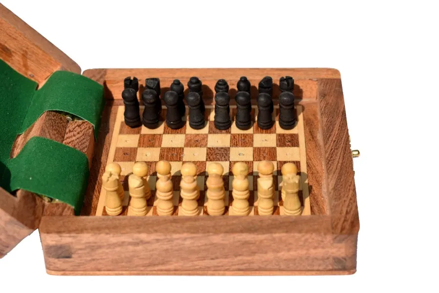 obrazek 4 Piękny komplet drewnianych szachów podróżniczych - The Chess Empire