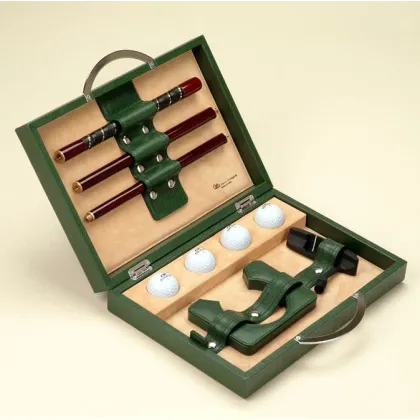 Zdjęcie Praktyczny komplet akcesoriów dla golfisty w eleganckim etui