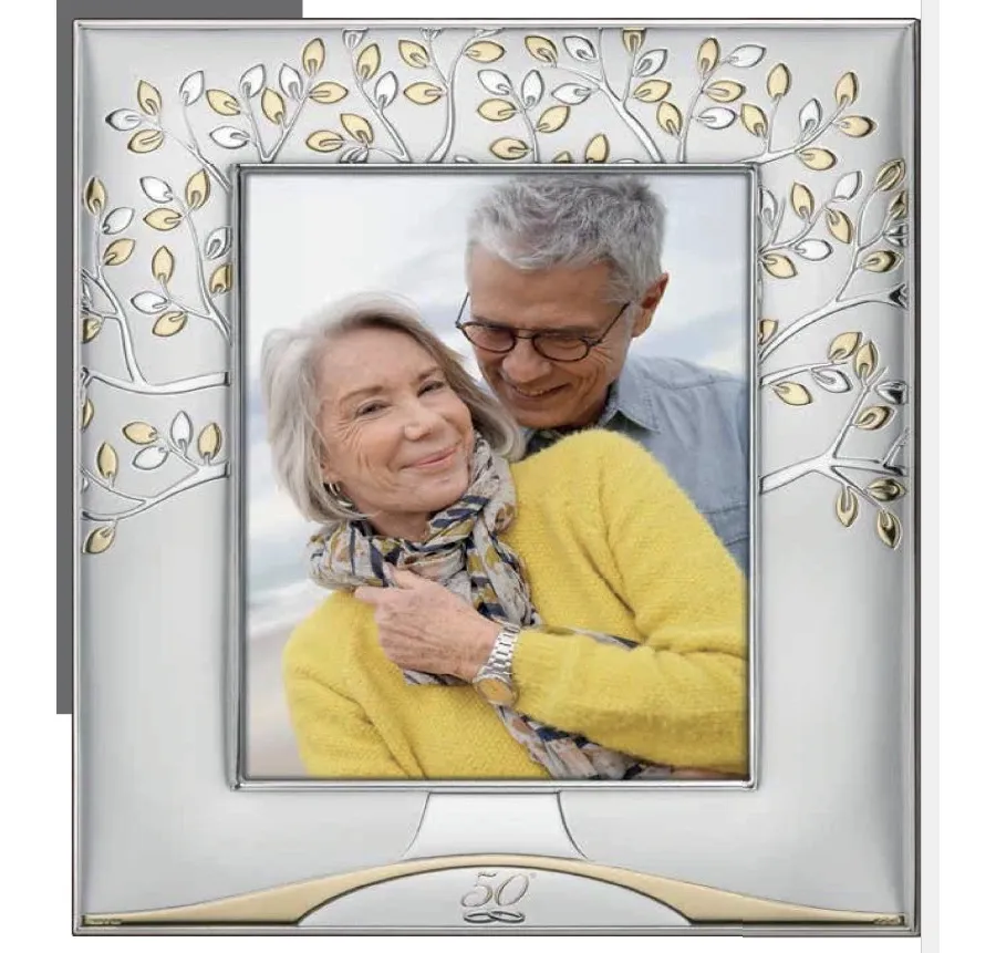 obrazek 1 Srebrno-złota ramka na zdjęcia 18х24 cm na 50 rocznicę ślubu zdobiona motywem drzewa