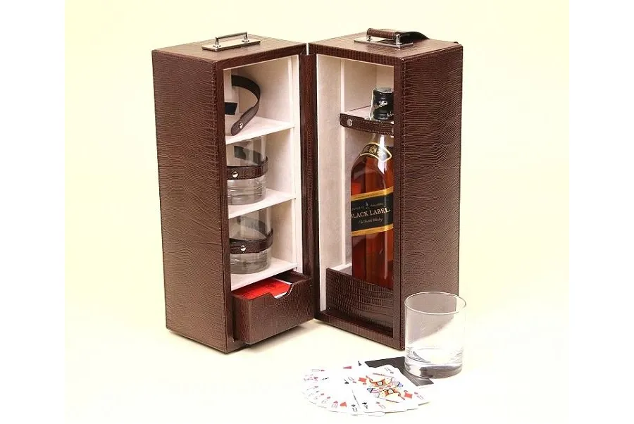obrazek 1 Eleganckie pudełko na butelkę whisky wykonane z drewna pokrytego skórą