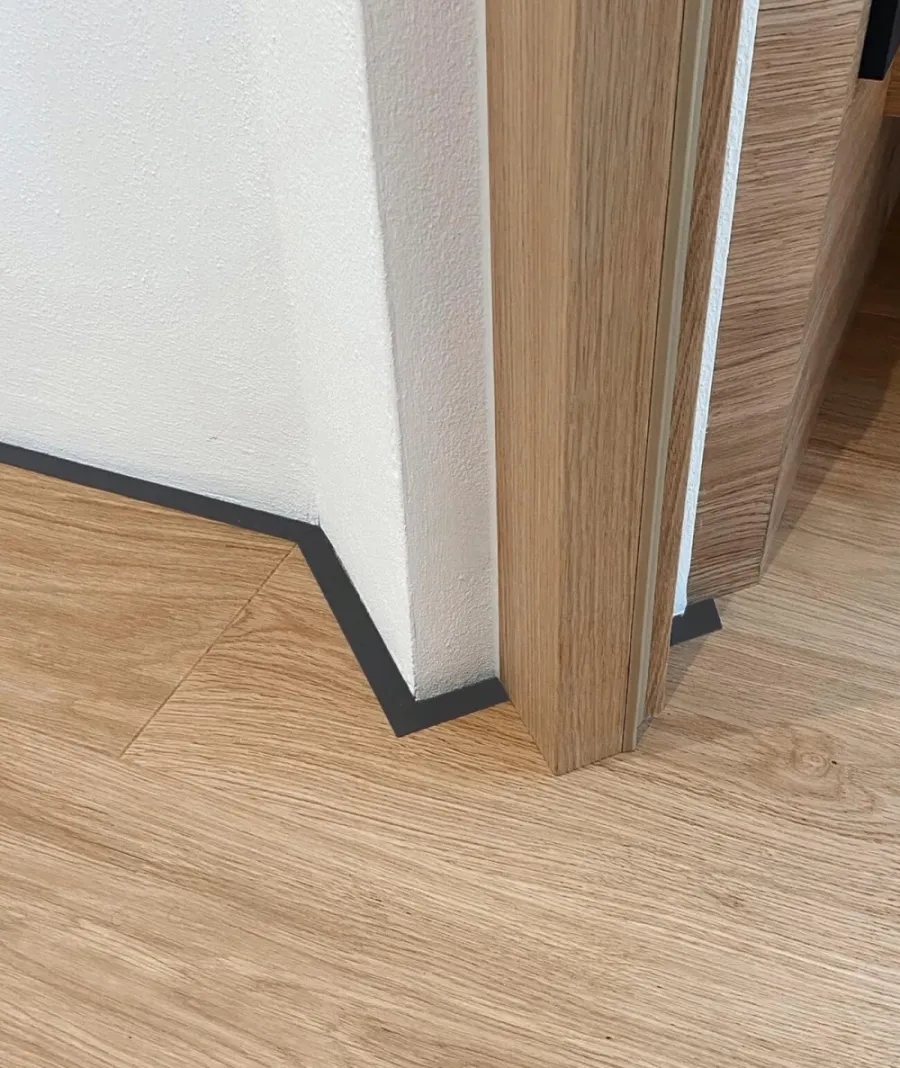 obrazek 1 200 x 1,6 x 0,1 cm Minileiste - (antracyt RAL 7016) - Minimalistyczna listwa przypodłogowa - AL16X2-06
