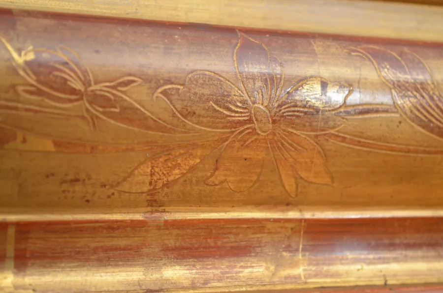 obrazek 6 Francuskie lusterko z pozłacanego drewna, posiadające oryginalną płytę lustrzaną - antyk