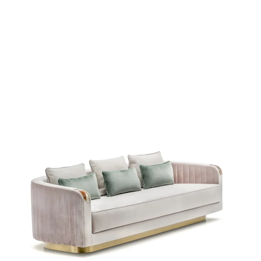 obrazek 2 Włoska 3 osobowa tapicerowana aksamitem sofa do salonu – Arcahorn