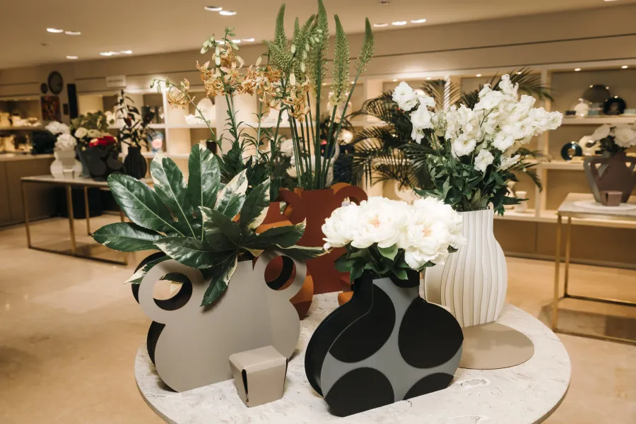 obrazek 4 Luksusowy skórzany wazon Otto 9x42xH38 cm w stylowym kolorze cappuccino