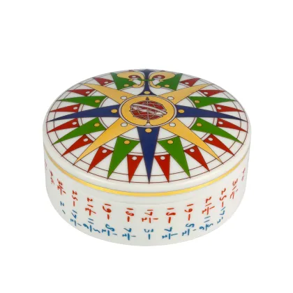 Zdjęcie Duże okrągłe pudełko z porcelany z kolekcji Róża Wiatrów - Vista Alegre