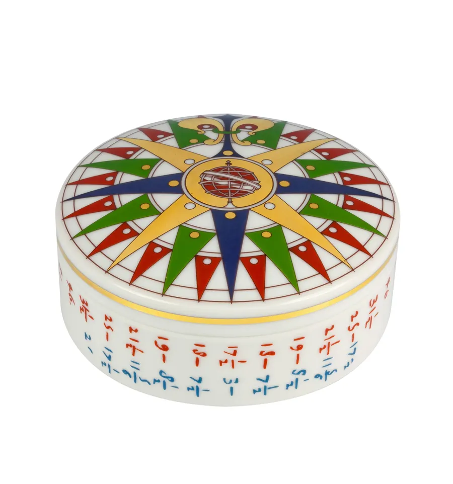 obrazek 1 Duże okrągłe pudełko z porcelany z kolekcji Róża Wiatrów - Vista Alegre