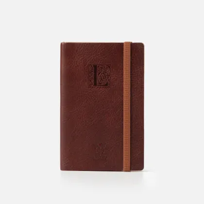 Zdjęcie Skórzany notes z gumką wytłaczana literka L