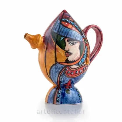 Zdjęcie Ceramiczny dzbanek na wodę lub wino w stylu śródziemnomorskim
