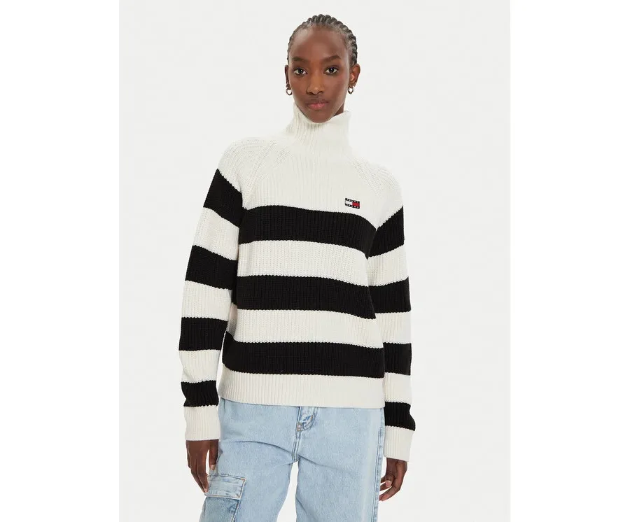 obrazek 1 Tommy Jeans Golf Badge DW0DW19914 Czarny Regular Fit