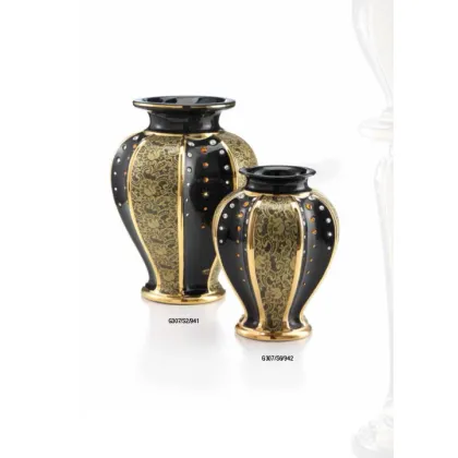 Zdjęcie Niezwykły czarno-złoty wazon zdobiony trzema rzędami kryształków w kolorze BIAŁYM